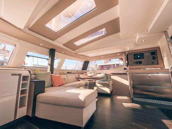 Fountaine Pajot Elba 45 | White Bird