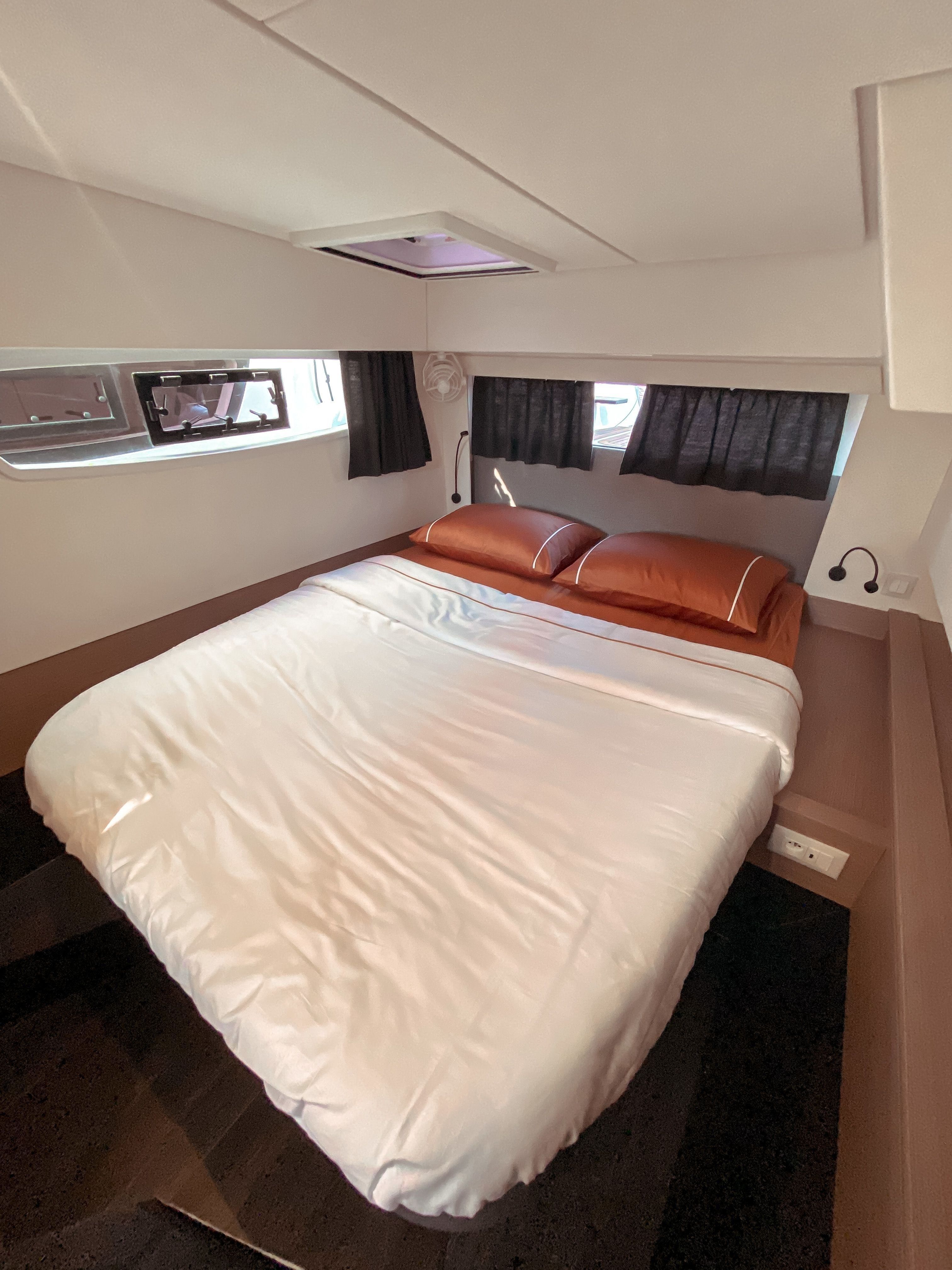 Fountaine Pajot Elba 45 | White Bird