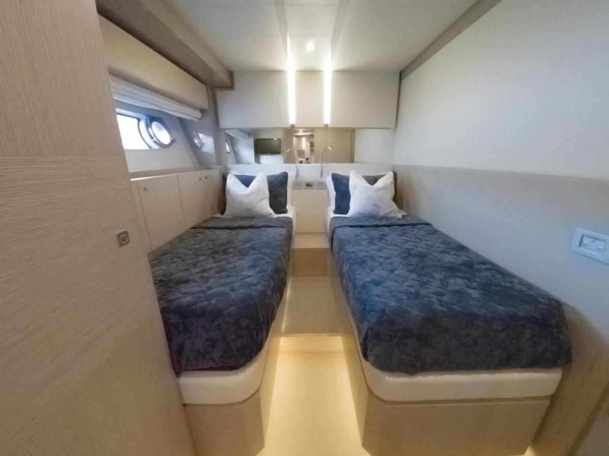 Ferretti 720 | Alamar 2