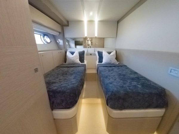 Ferretti 720 | Alamar 2