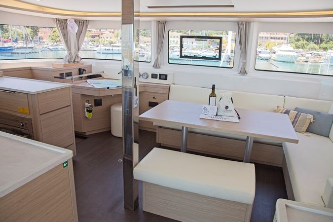 Lagoon 46 | Dafni