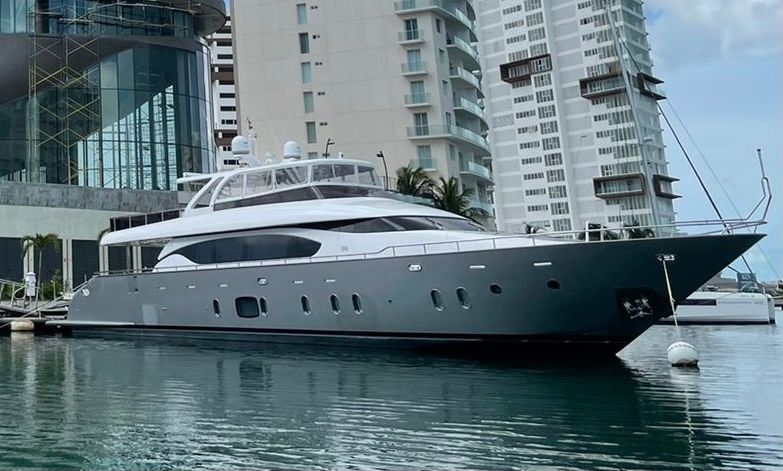 Azimut 100 | Vita