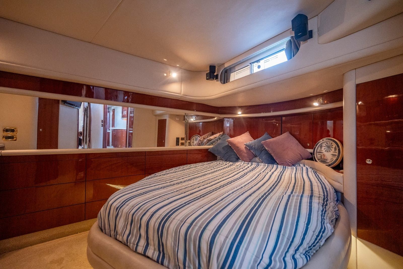 Sea Ray 60 Sundancer | Happy Endings