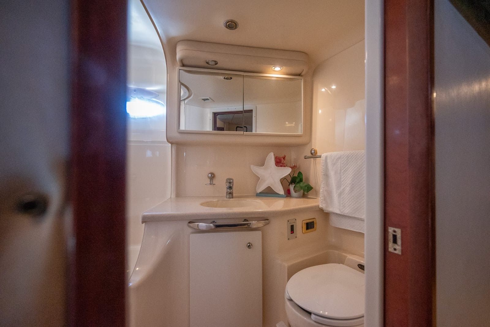 Sea Ray 60 Sundancer | Happy Endings