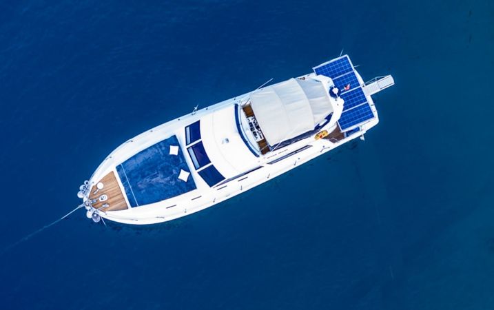 Princess 412 | White Horse