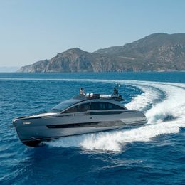 Pershing 80 | Vicky