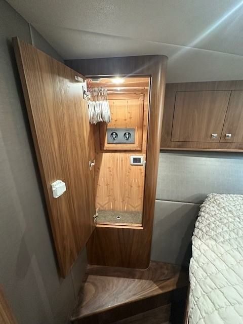 Spencer 52 | Jet Stream