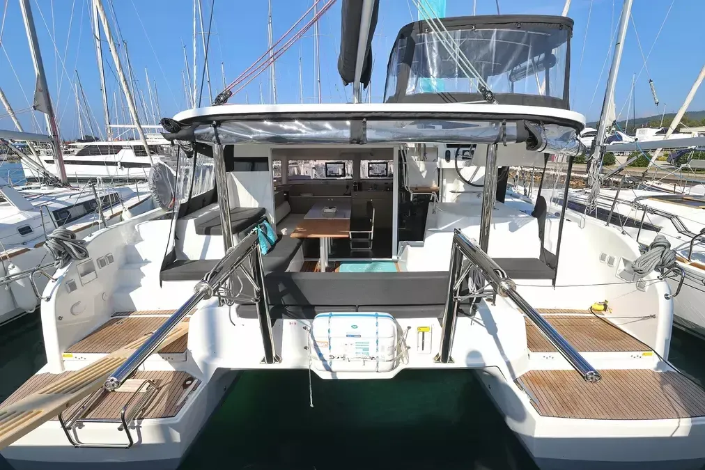 Lagoon 38 | Nami