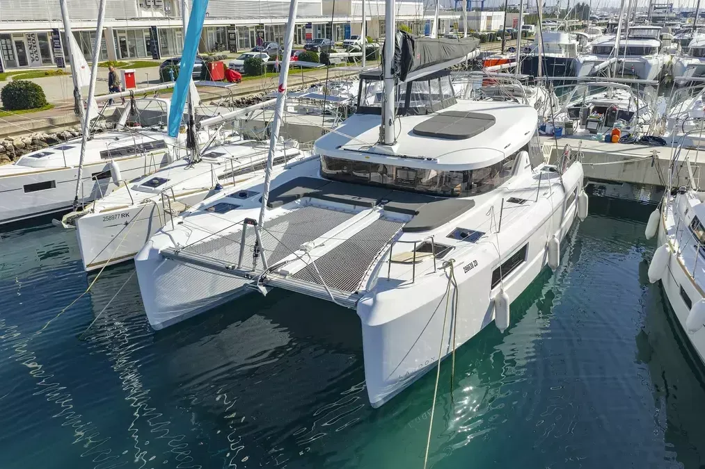 Lagoon 38 | Nami