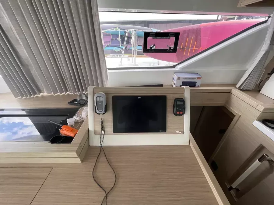 Lagoon 51 | Deb Elli