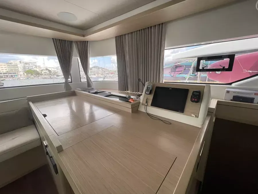 Lagoon 51 | Deb Elli