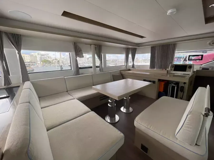 Lagoon 51 | Deb Elli