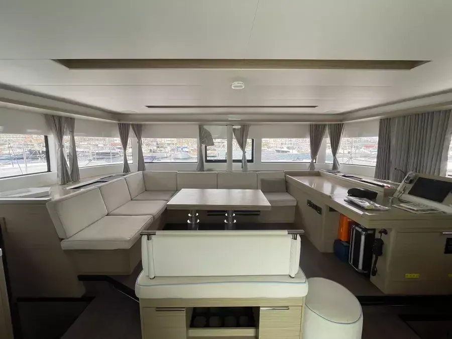 Lagoon 51 | Deb Elli