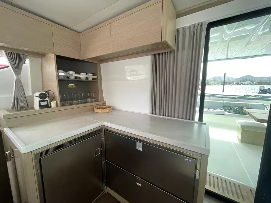 Lagoon 51 | Deb Elli