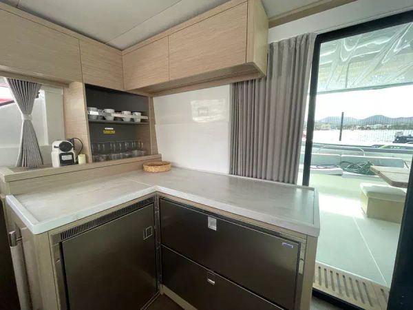 Lagoon 51 | Deb Elli