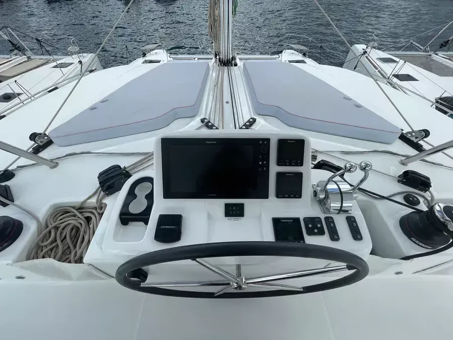 Lagoon 51 | Deb Elli