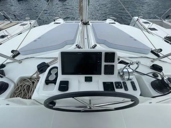 Lagoon 51 | Deb Elli