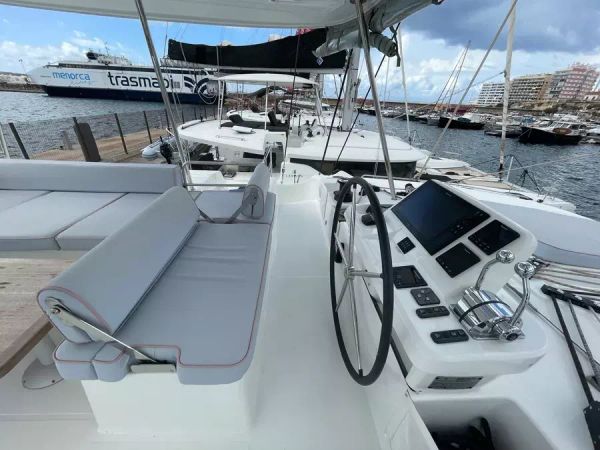 Lagoon 51 | Deb Elli