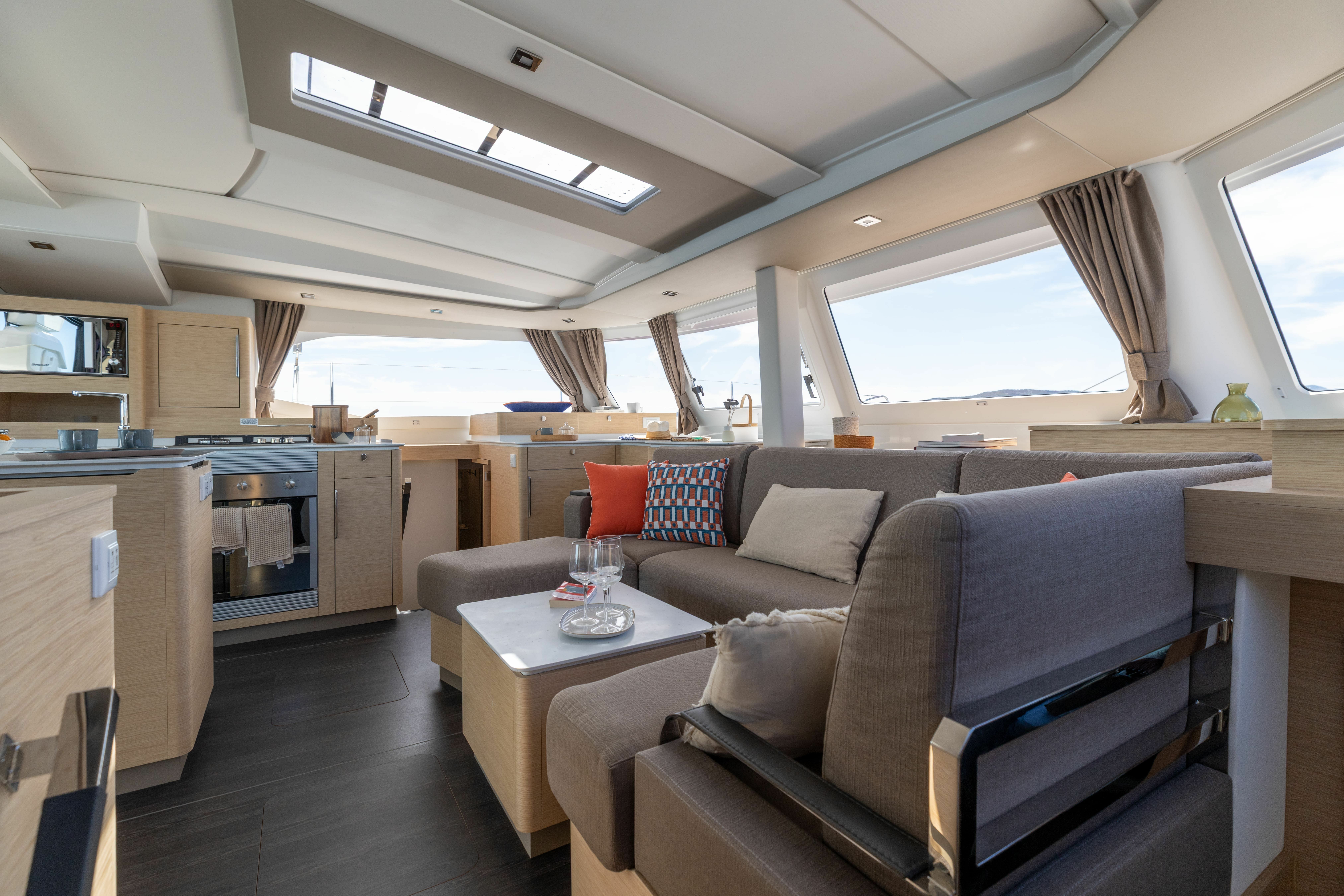 Fountaine Pajot FP44 | Loco 10