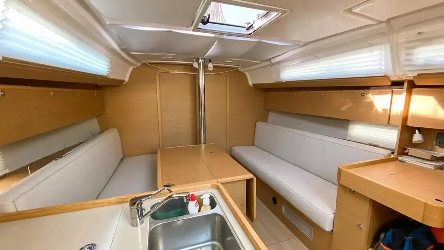 Dufour 360 | Romango