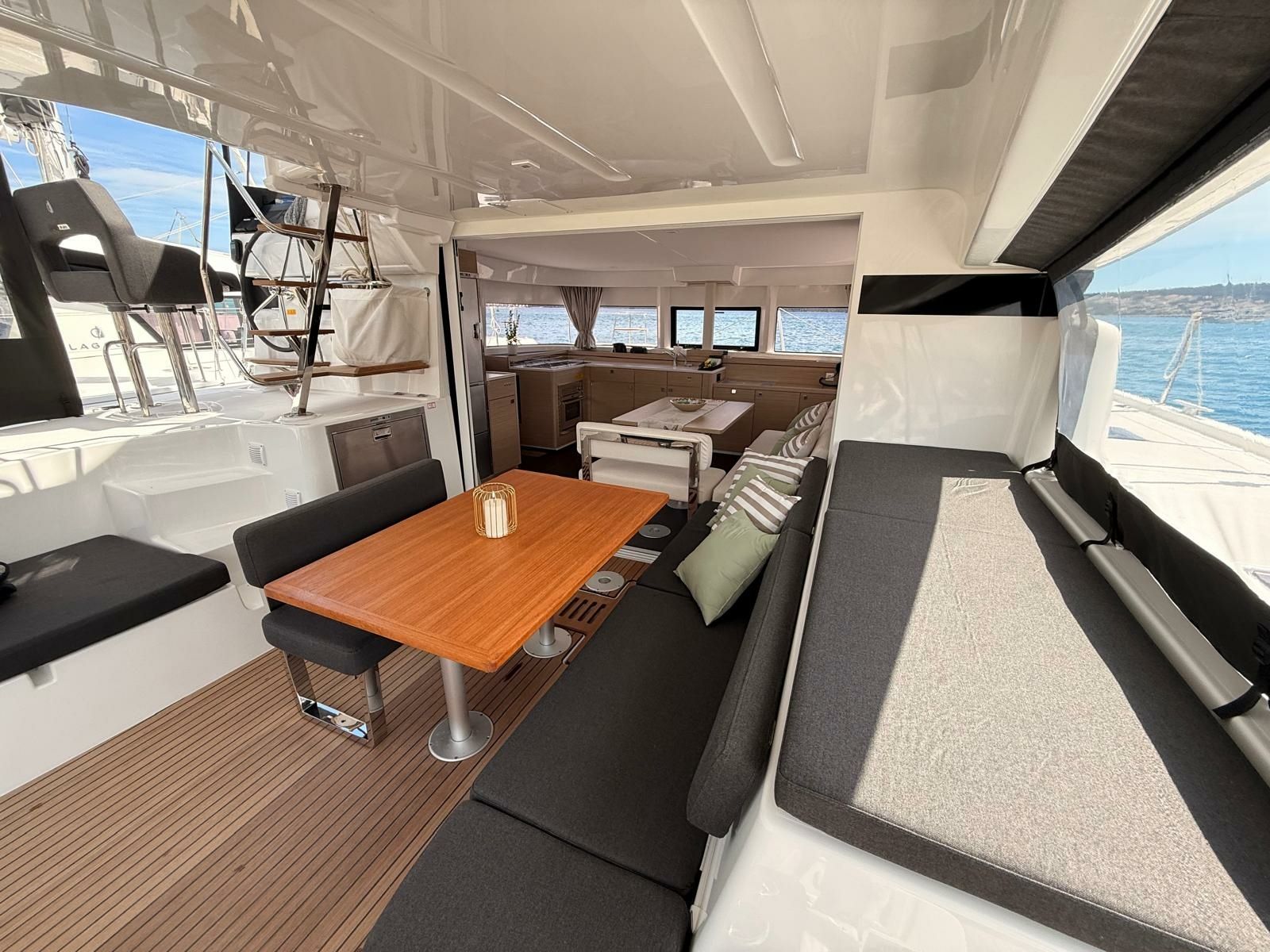 Lagoon 43 | Dona