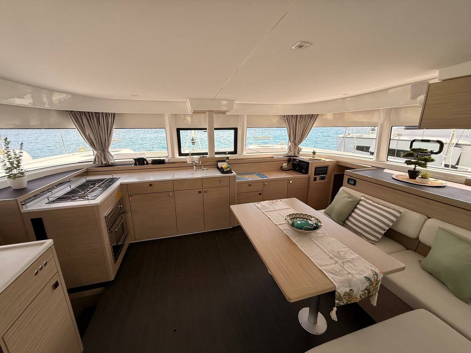 Lagoon 43 | Dona