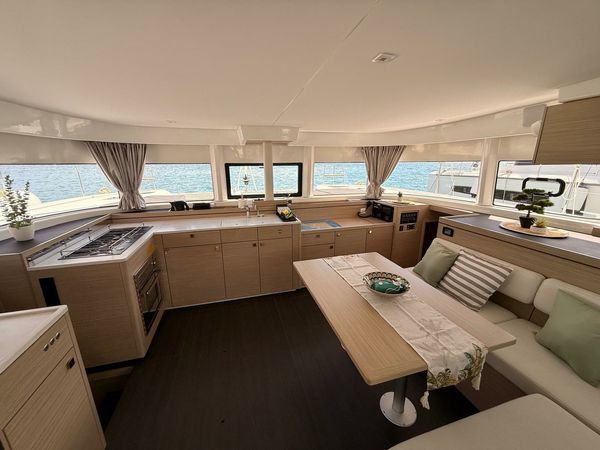 Lagoon 43 | Dona