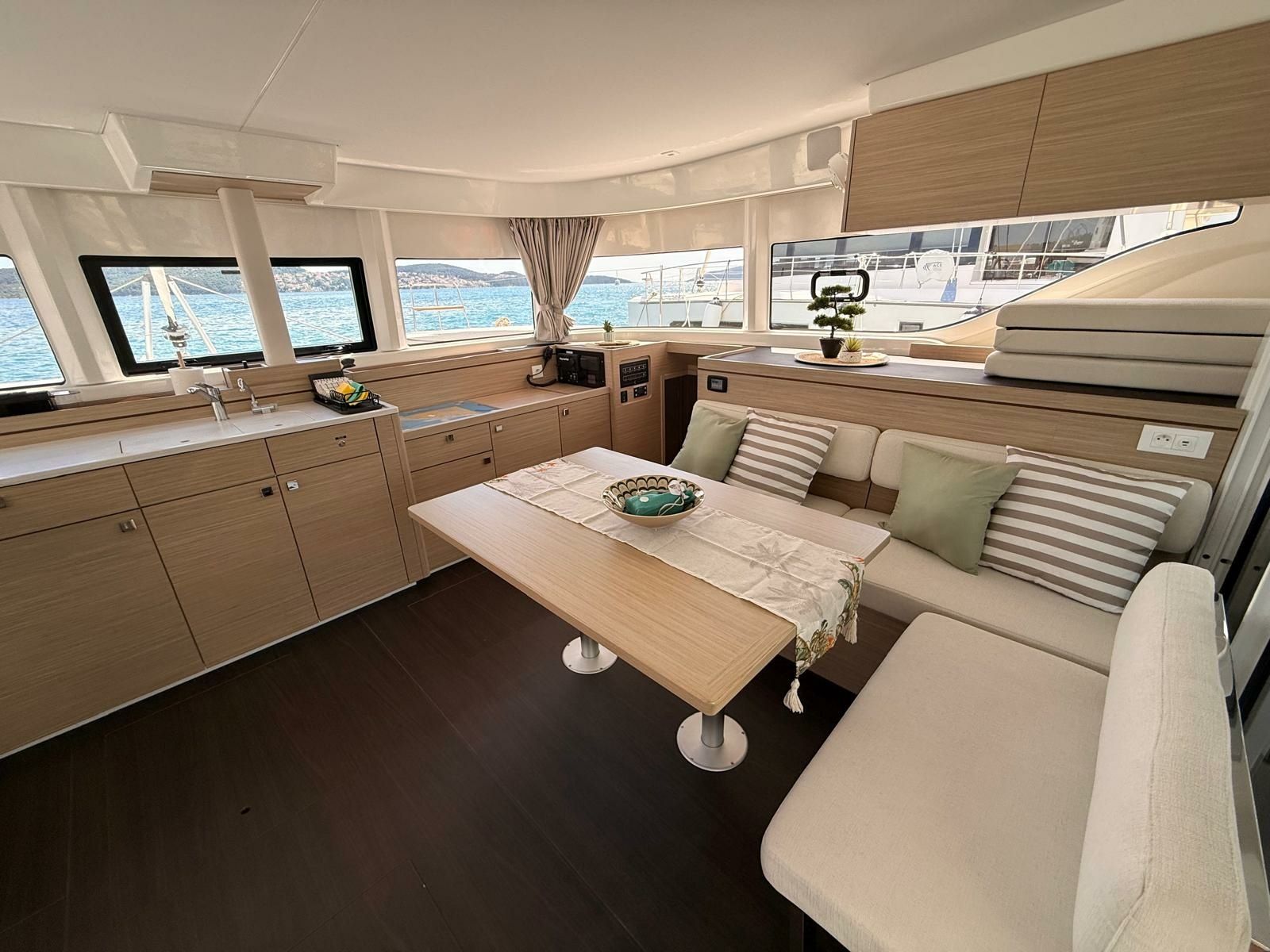 Lagoon 43 | Dona