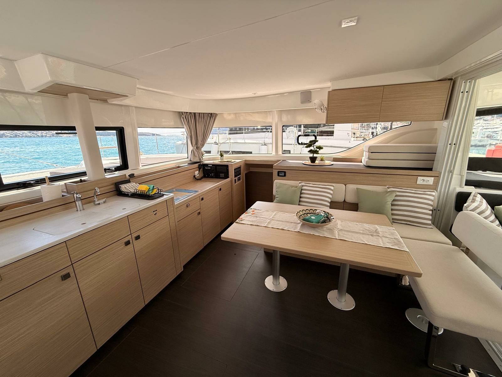 Lagoon 43 | Dona
