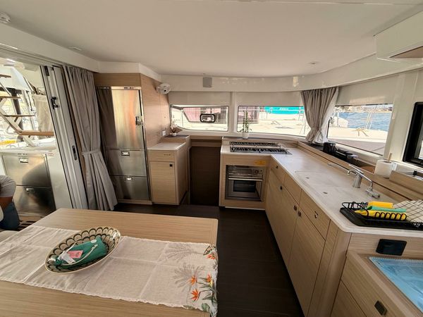 Lagoon 43 | Dona