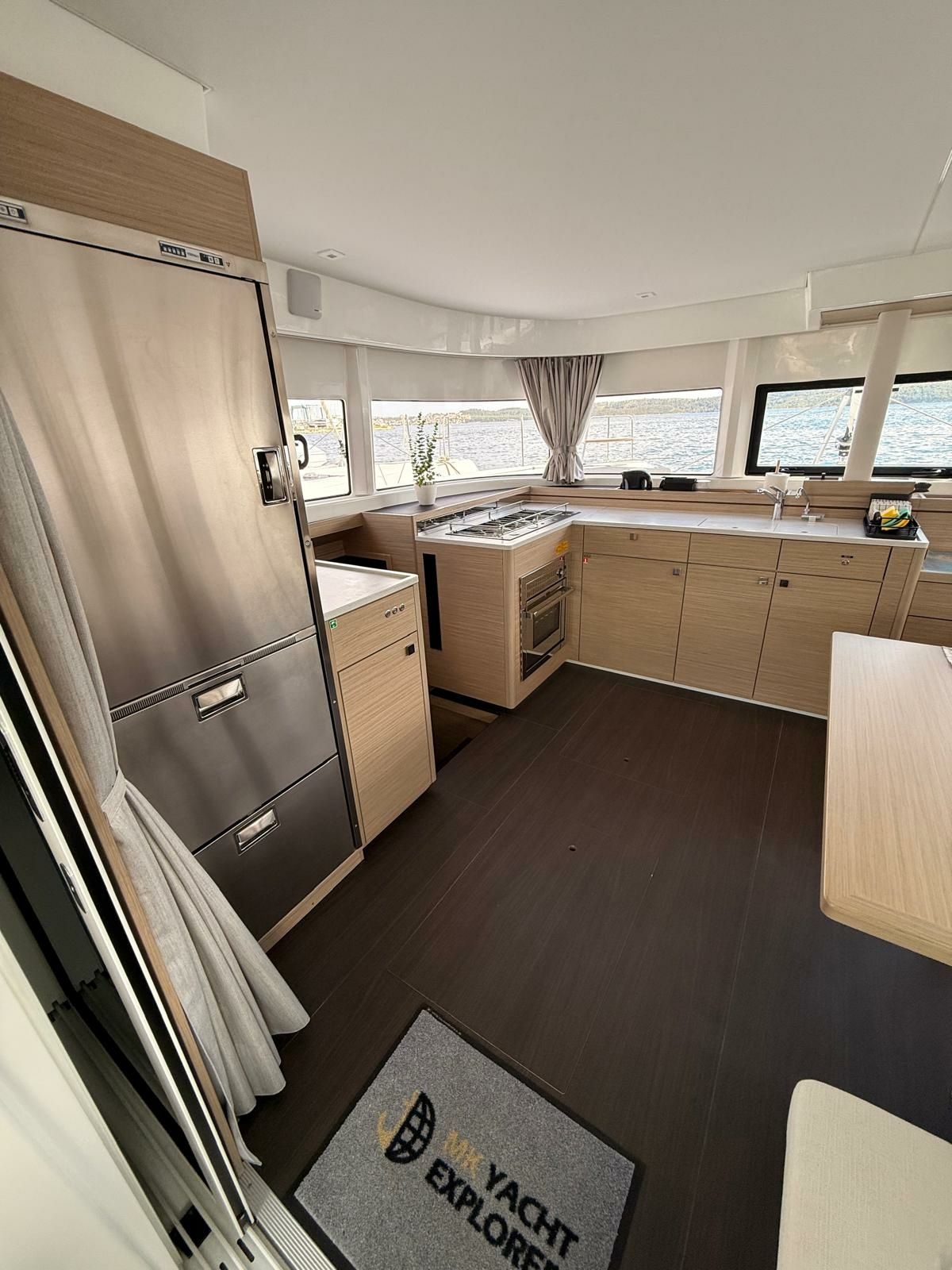 Lagoon 43 | Dona