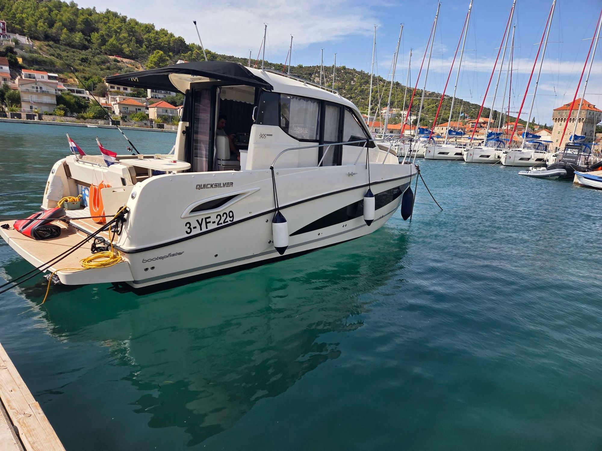 Quicksilver 905 | Hippie