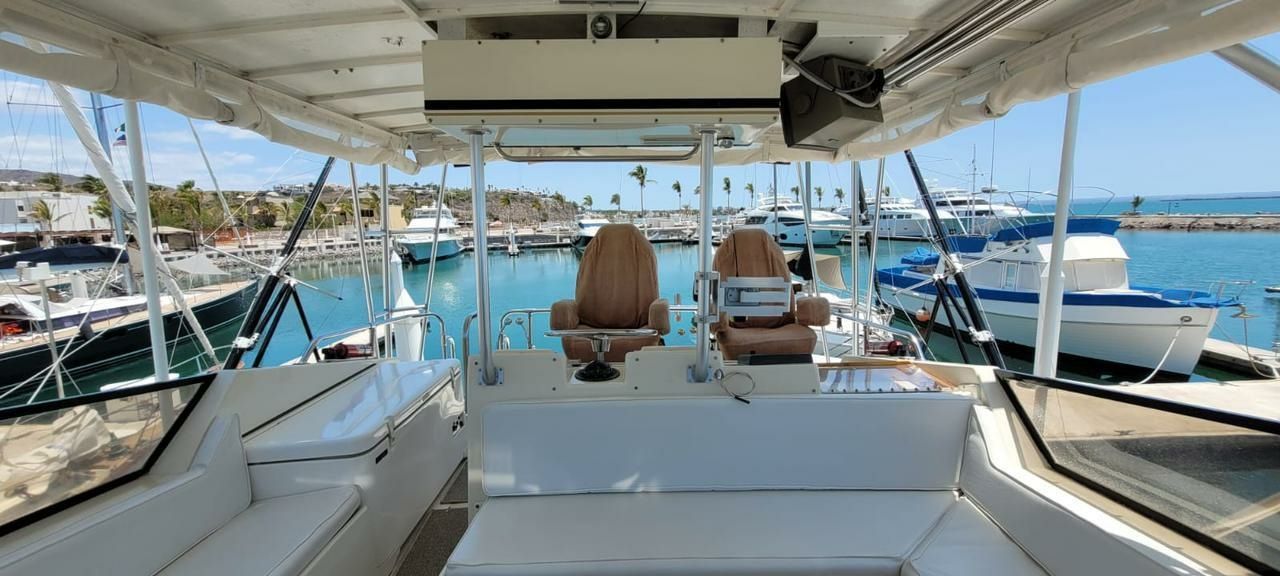 Hatteras Convertible 50 | Esmeralda