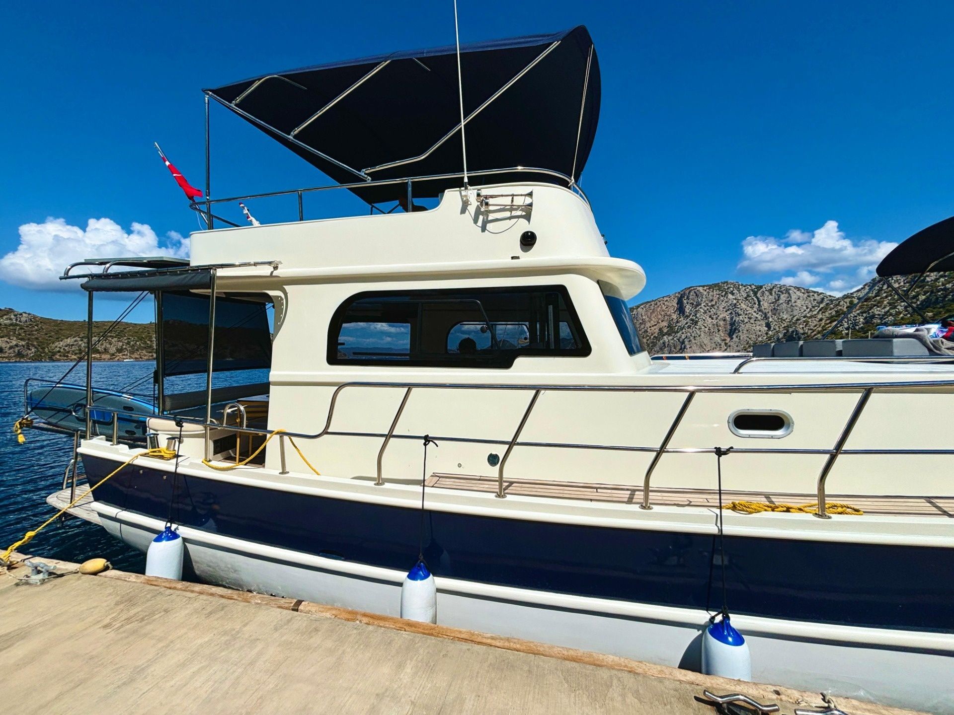 Custom Built 46 | Les Mares