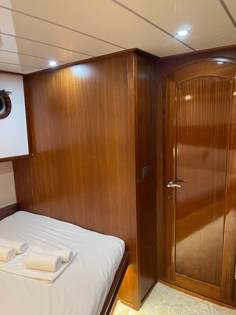 Custom Built 46 | Les Mares