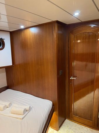 Custom Built 46 | Les Mares