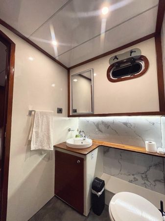 Custom Built 46 | Les Mares