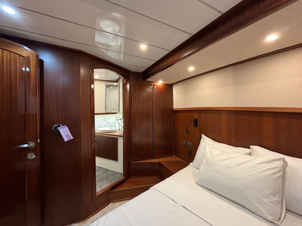 Custom Built 46 | Les Mares