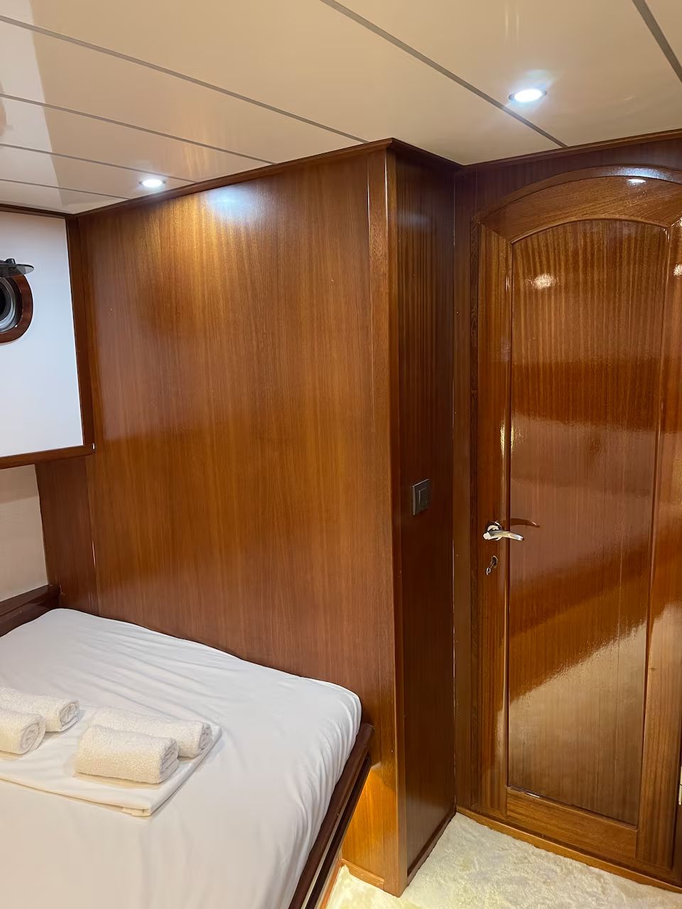 Custom Built 46 | Les Mares