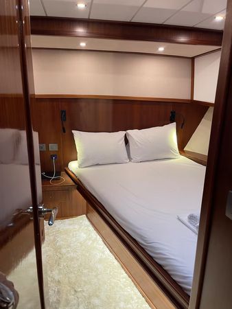 Custom Built 46 | Les Mares