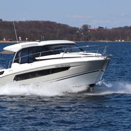 Jeanneau NC 33 | Feel the Beat