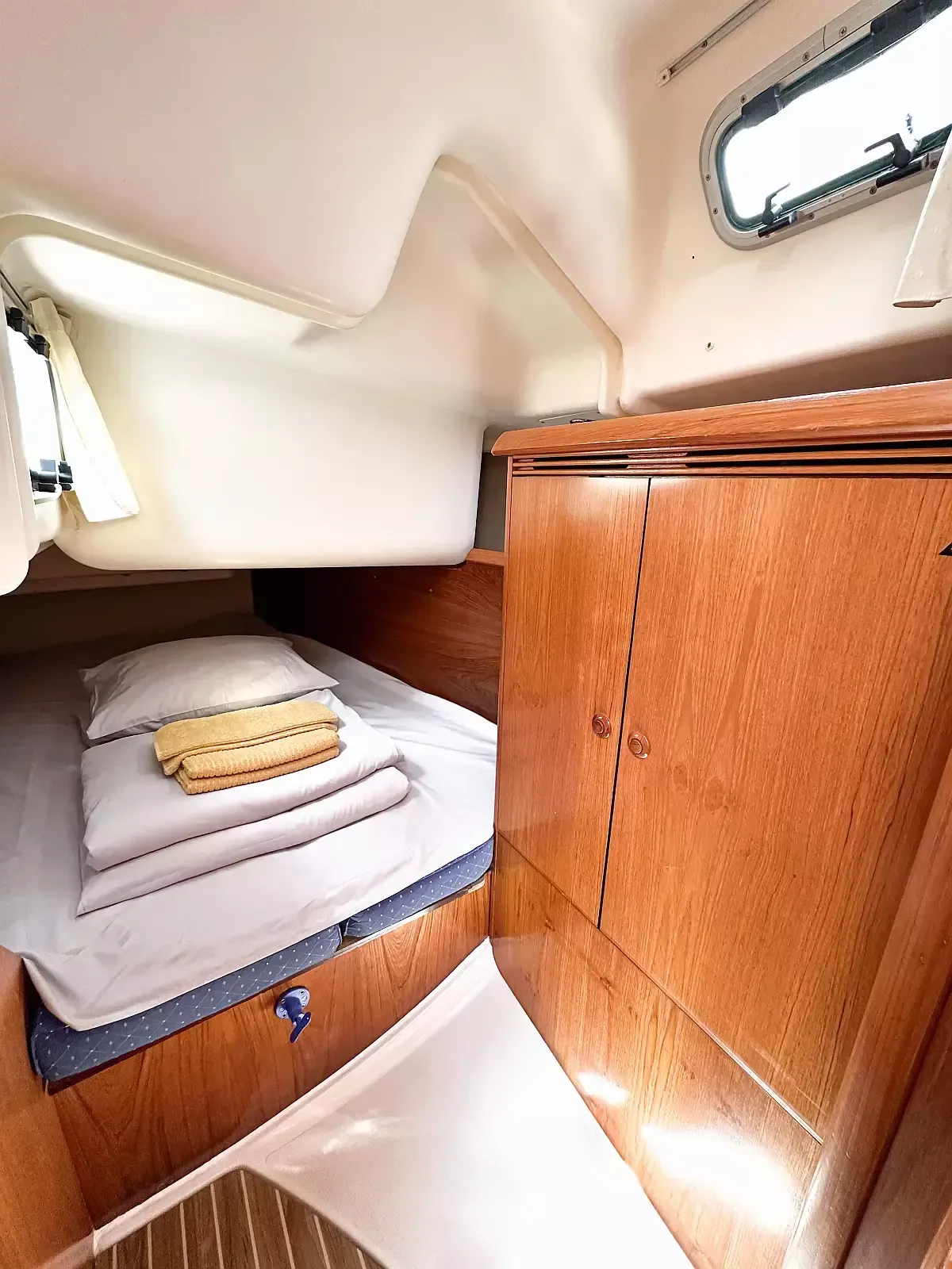 Jeanneau Sun Odyssey 40.3 | Azure