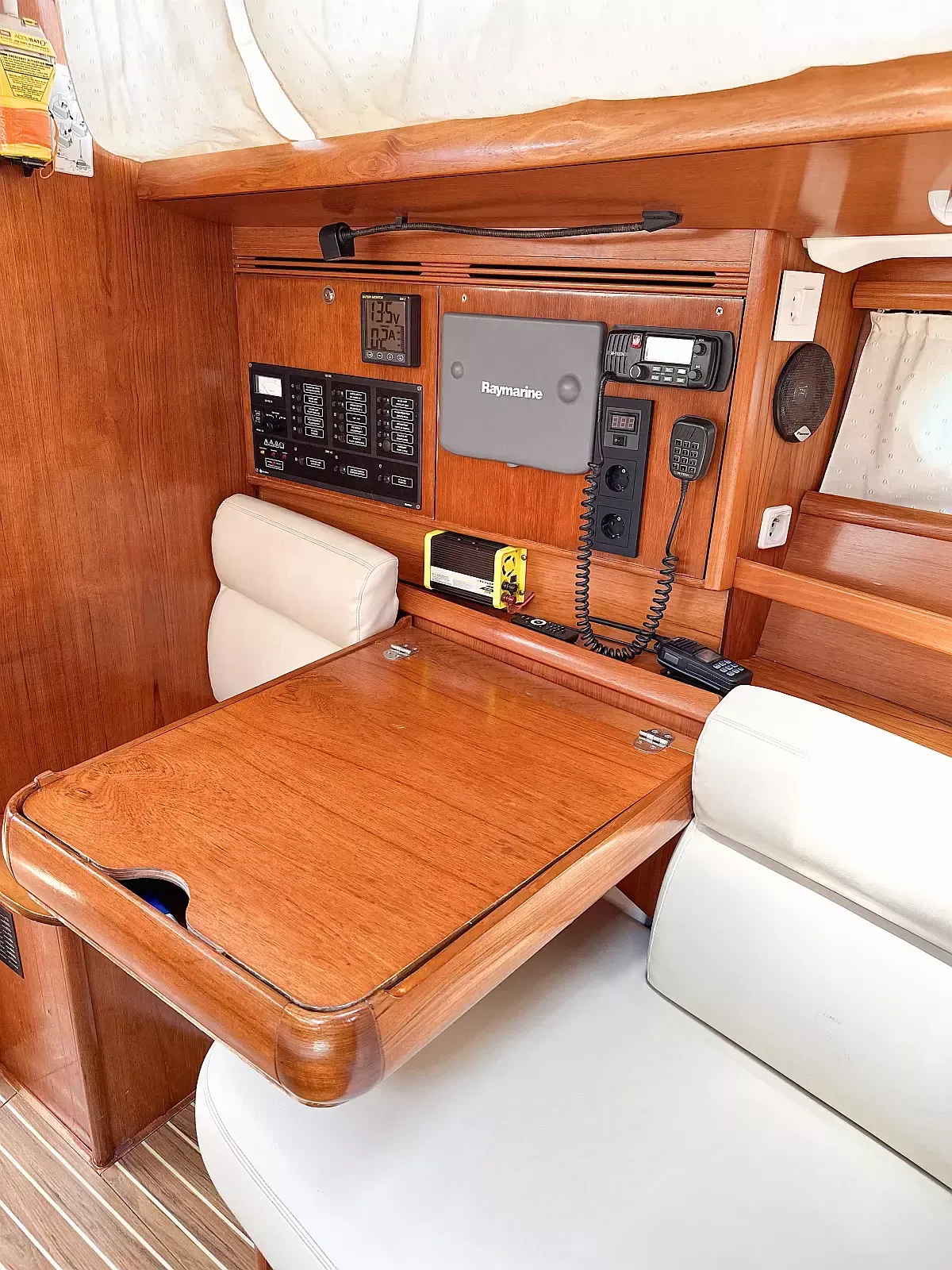 Jeanneau Sun Odyssey 40.3 | Azure