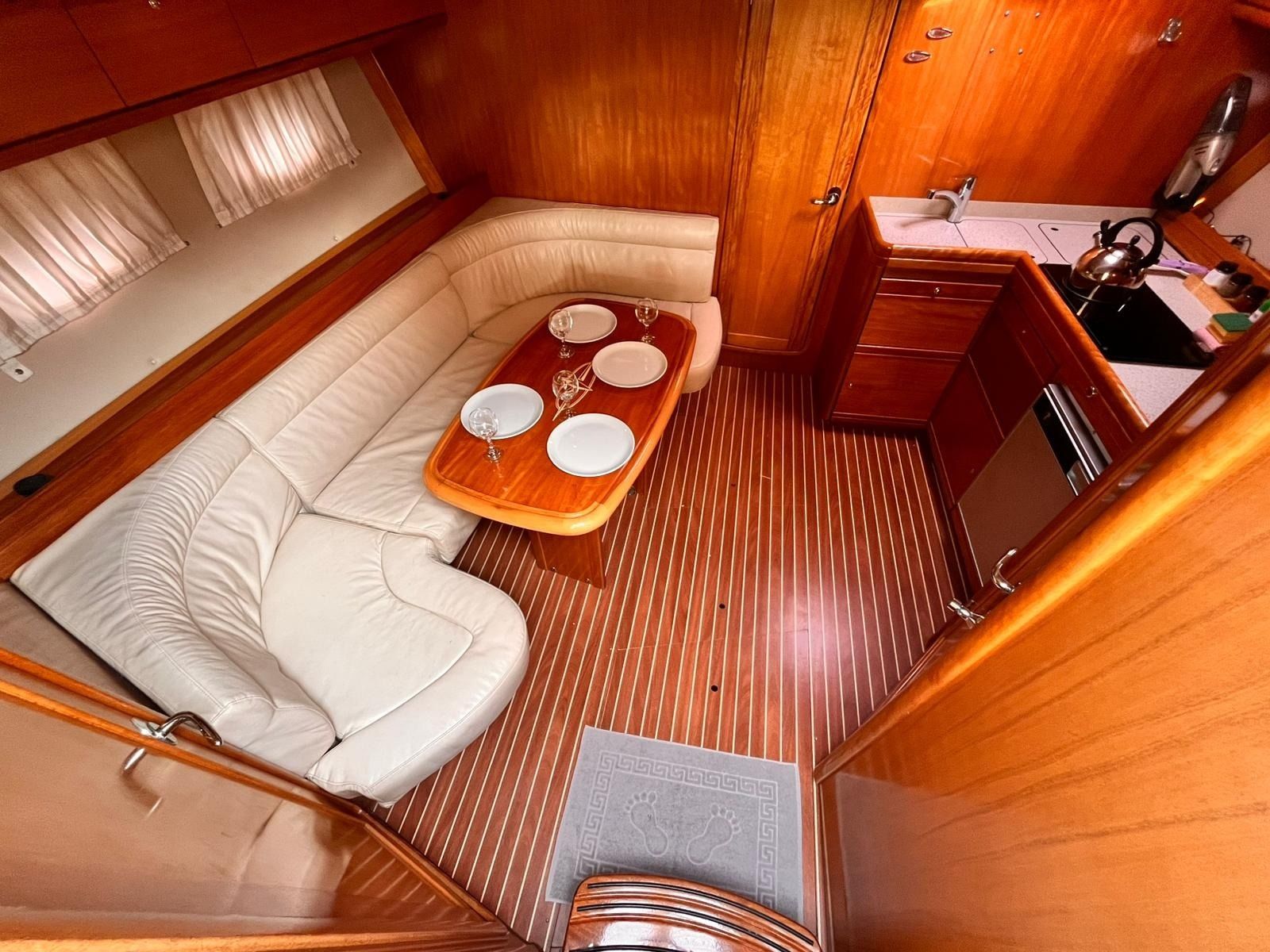 Bavaria Sport 37 | Amigo