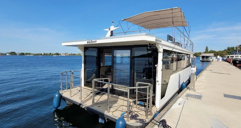 Inter Corpora Demeter 122 | Niki