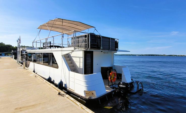 Inter Corpora Demeter 122 | Niki