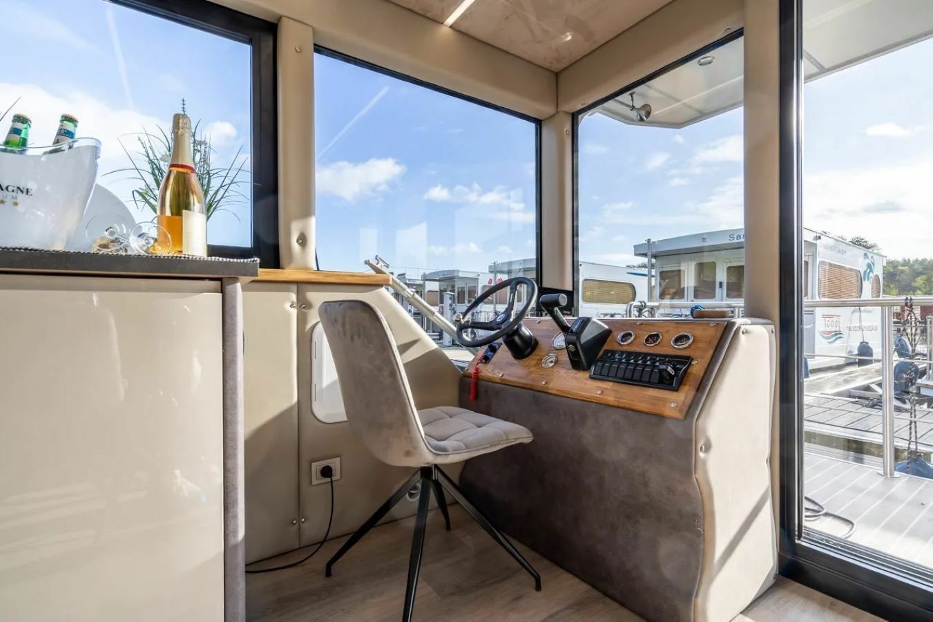 Inter Corpora Demeter 122 | Niki