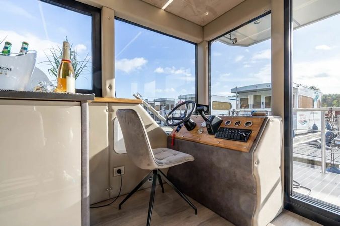 Inter Corpora Demeter 122 | Niki