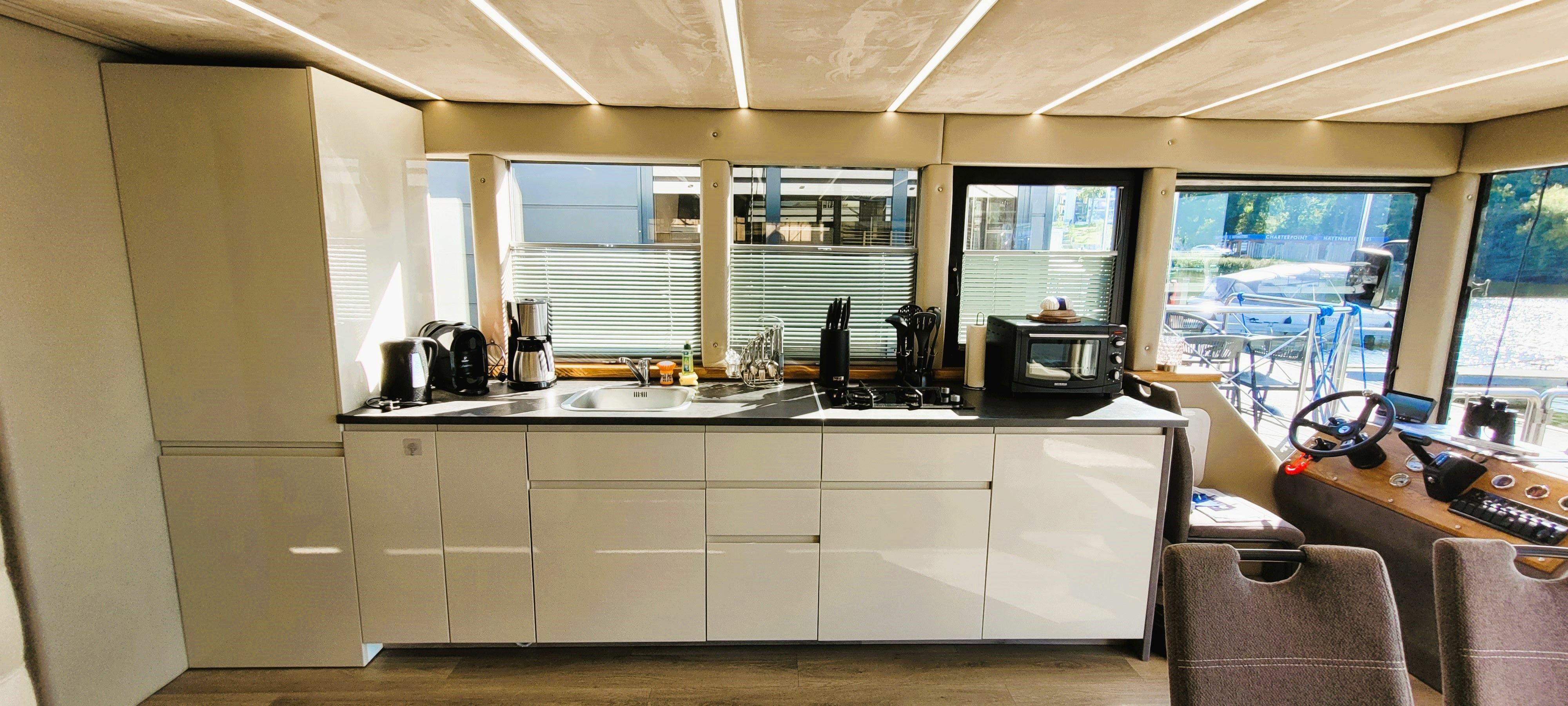 Inter Corpora Demeter 122 | Niki