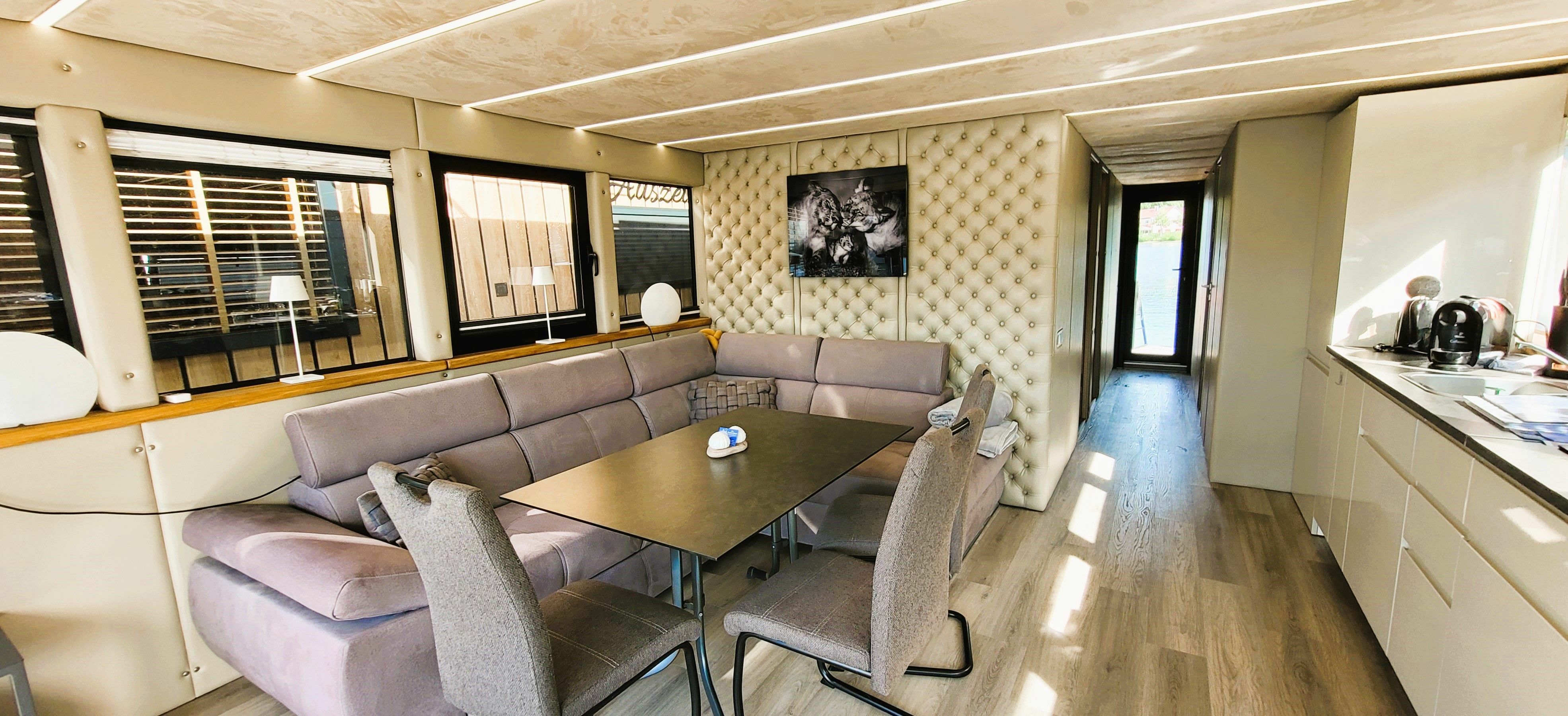 Inter Corpora Demeter 122 | Niki